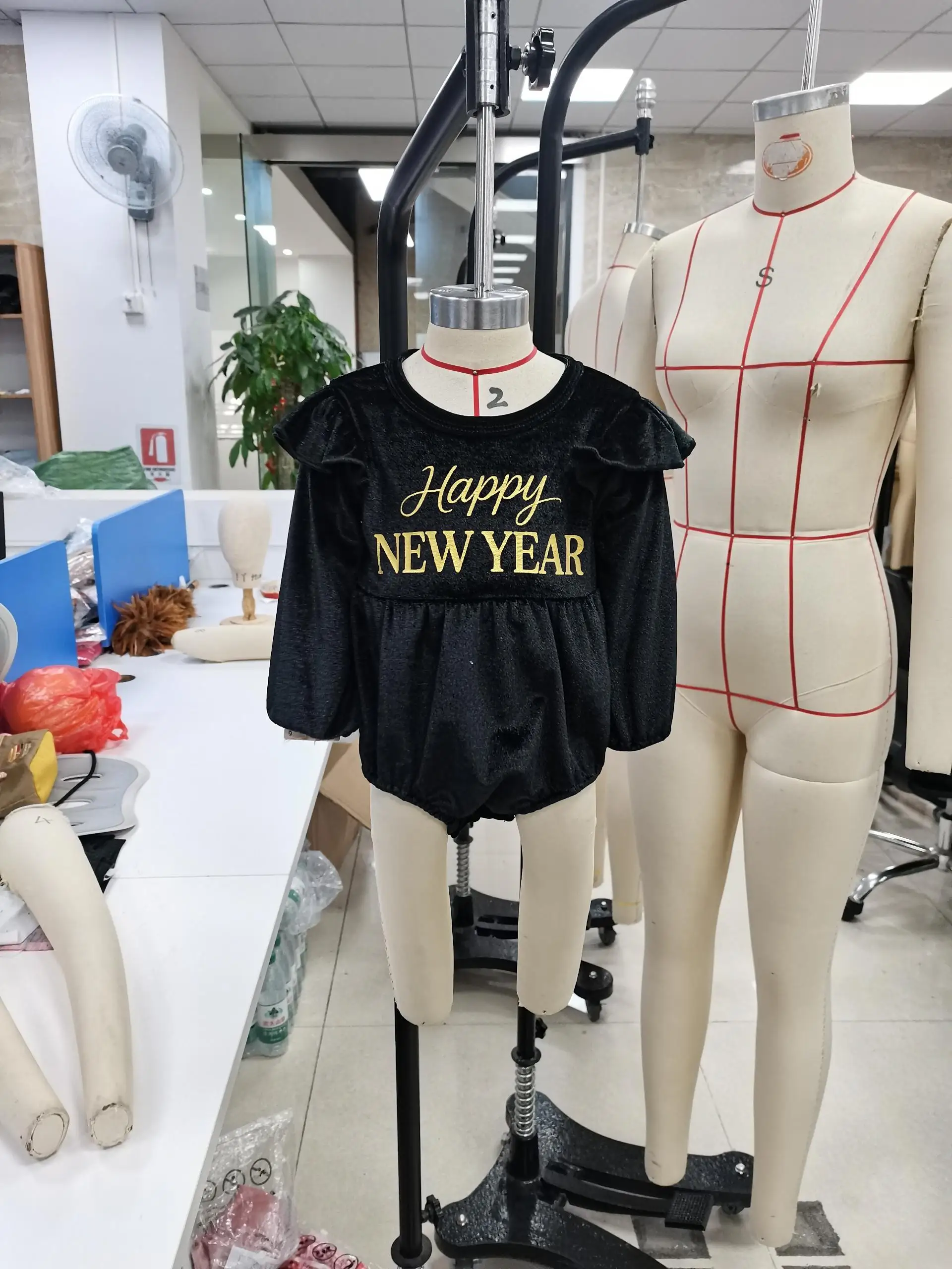 Abbigliamento per bambini Ragazza Capodanno Pagliaccetto Stampa di lettere Manica lunga Velluto Tuta per neonato con fascia per capelli con fiocco in paillettes Vestiti per neonati - immagine 6