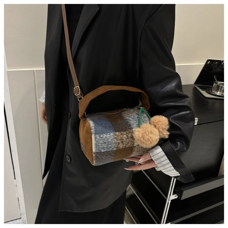 

Female Handbag Crossbody Bag Women's New Winter Trendy Fashion Casual Small Square Shoulder Bag Korean Retro Shoulder Bag