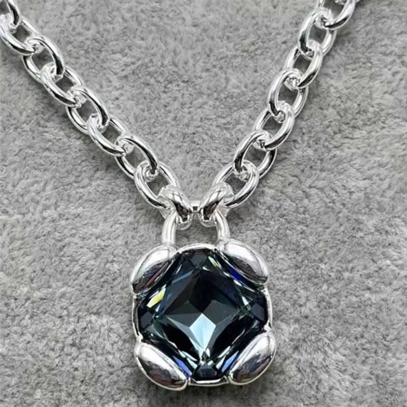 2024 Selling Exquisite High Quality UNO DE 50 Fashion Classic 925 Necklace Jewelry Romantic Holiday Gift 2