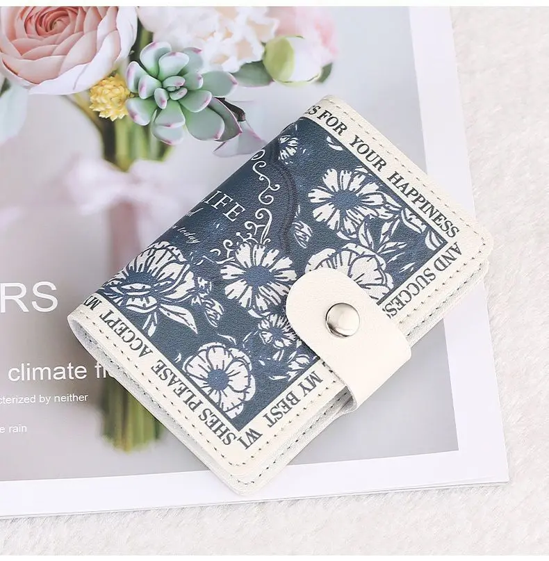 Elegant Floral Cardholder with Ample Slots