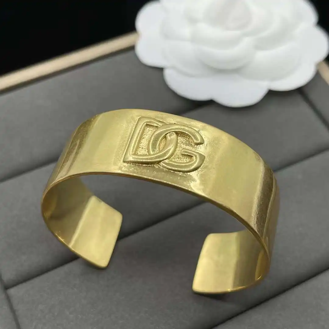 

European and American Fashion Wide Bracelet