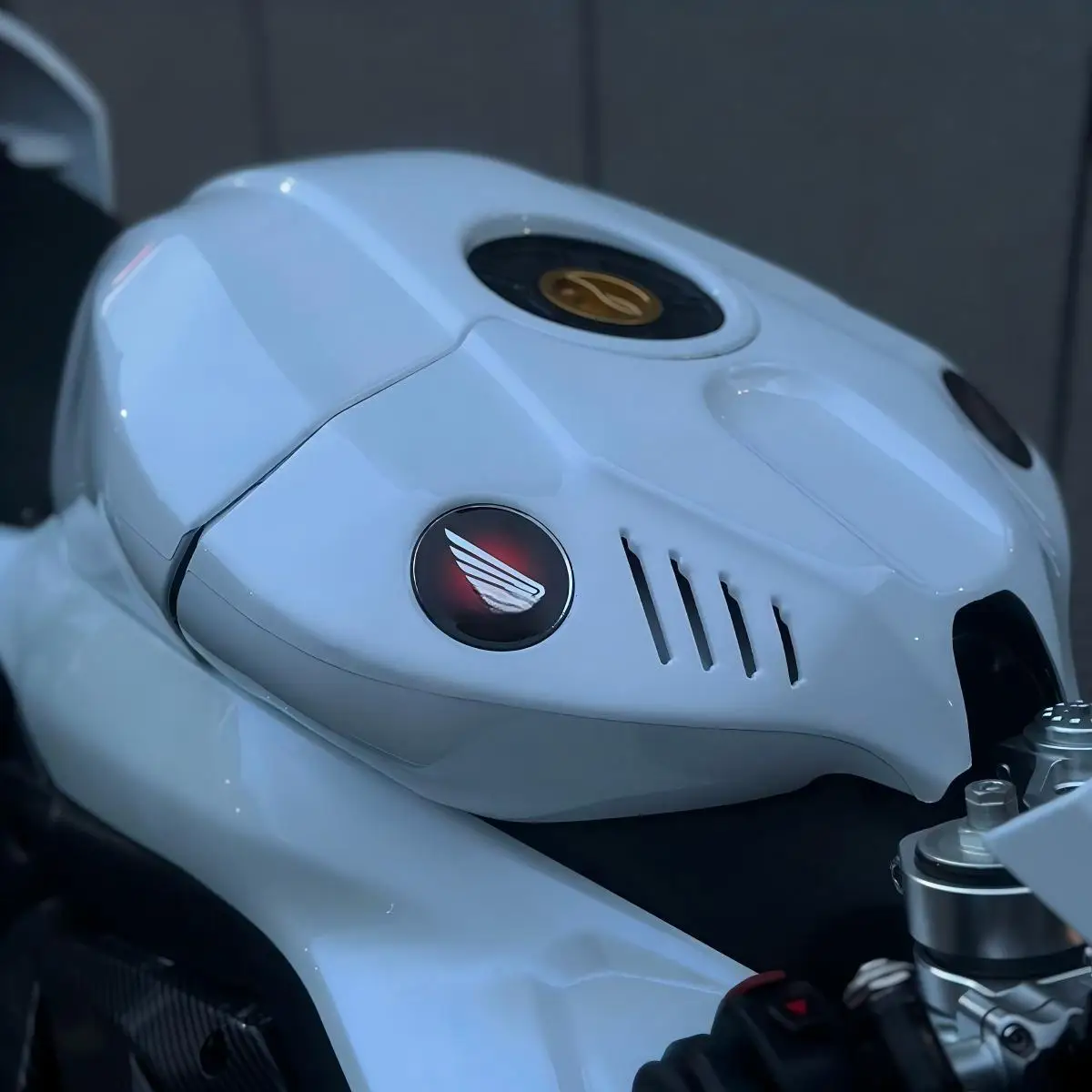 CFMOTO 675SR 개조 연료 탱크 커버 분리형 높이 조절 연료 탱크 쉘 풀랩 연료 탱크 보호대 액세서리