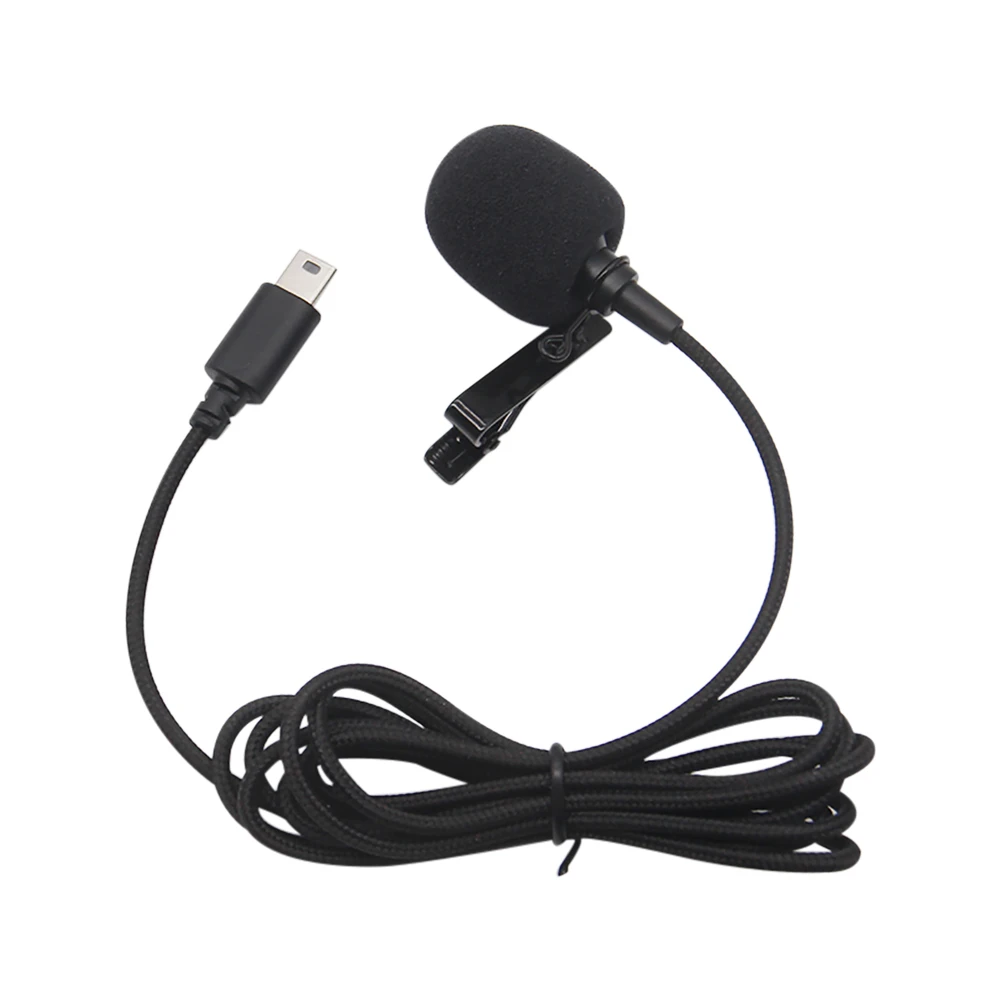 Microphone externe mini USB avec clip pince attaché à une GoPro Hero 3 ou 4 en situation d'enregistrement