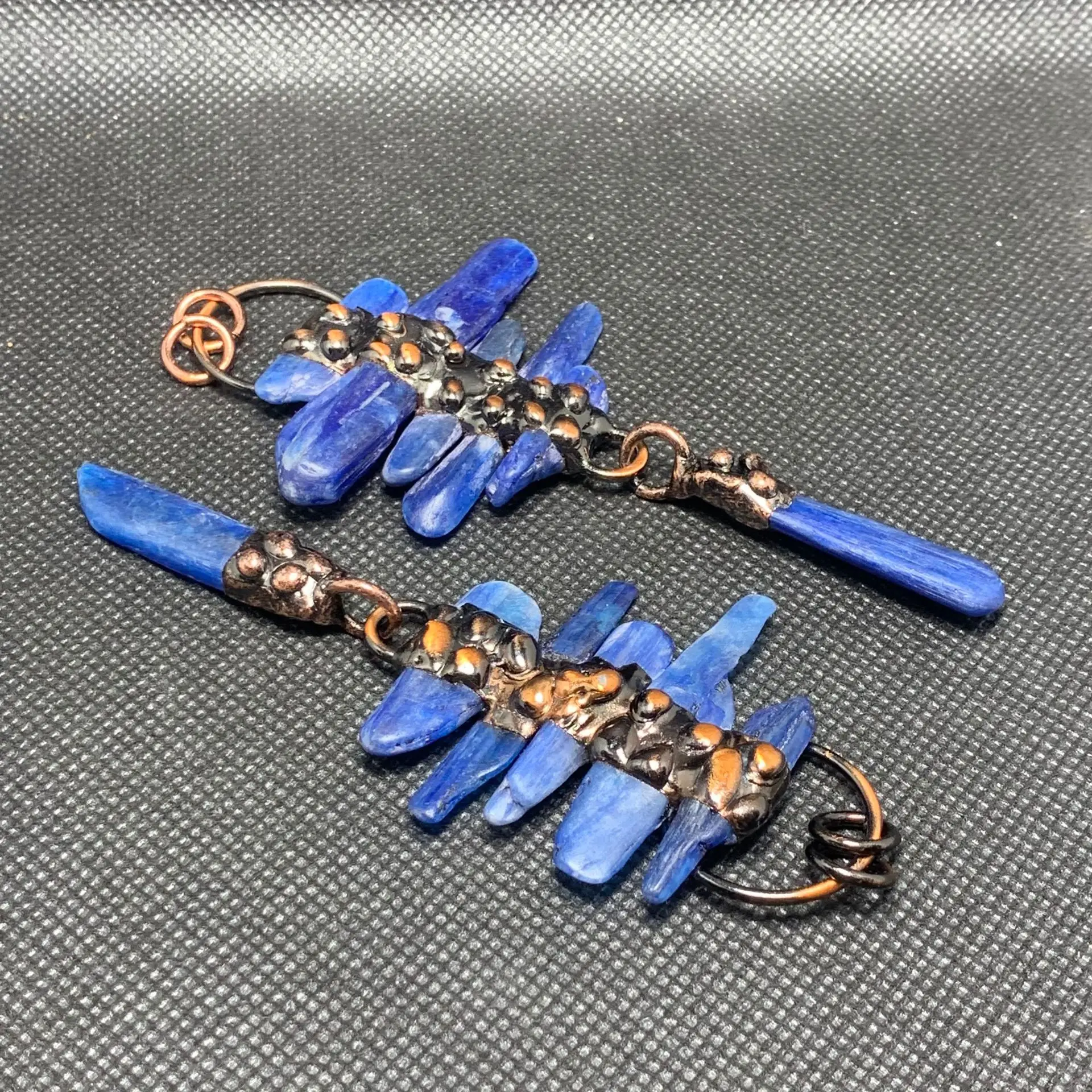 Natural Kyanite Vintage Pendant Raw Stone Irregular Antique Bronze Necklace Reiki Stone Charms for DIY Jewelry Making