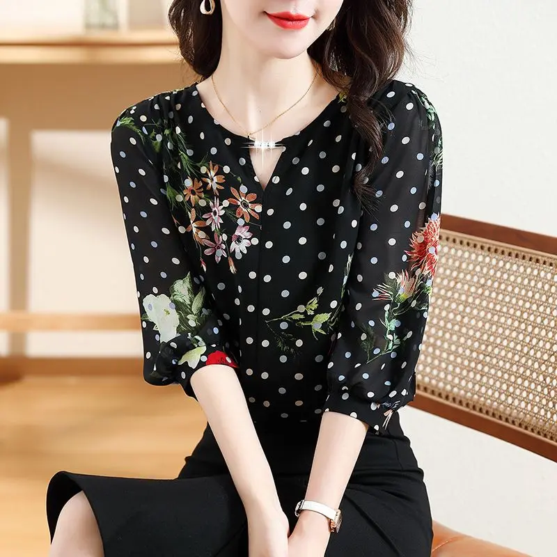 Floral Chiffon Shirt Tops Summer New Short Sleeve O-Neck Printing Loose Hollow Out Blouse Temperament Elegant Women Clothing