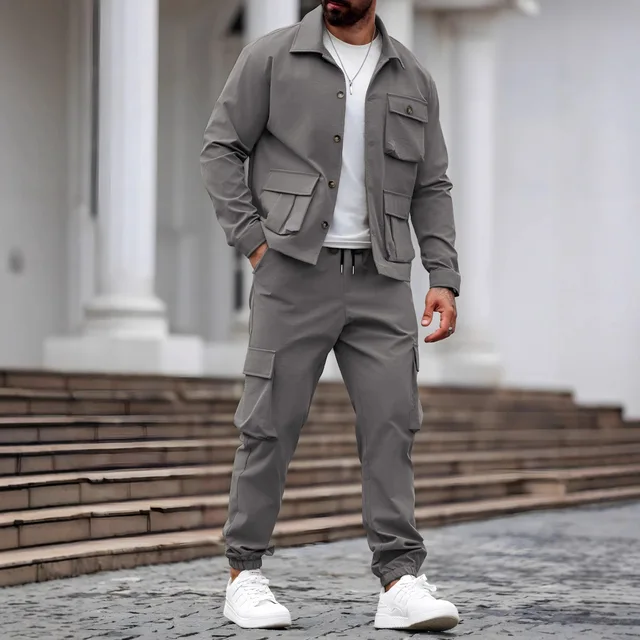 Nouvel ensemble de vêtements de travail décontractés pour hommes, haut à manches longues boutonné + pantalon cargo avec cordon de serrage, un ensemble de tenue de style streetwear 1