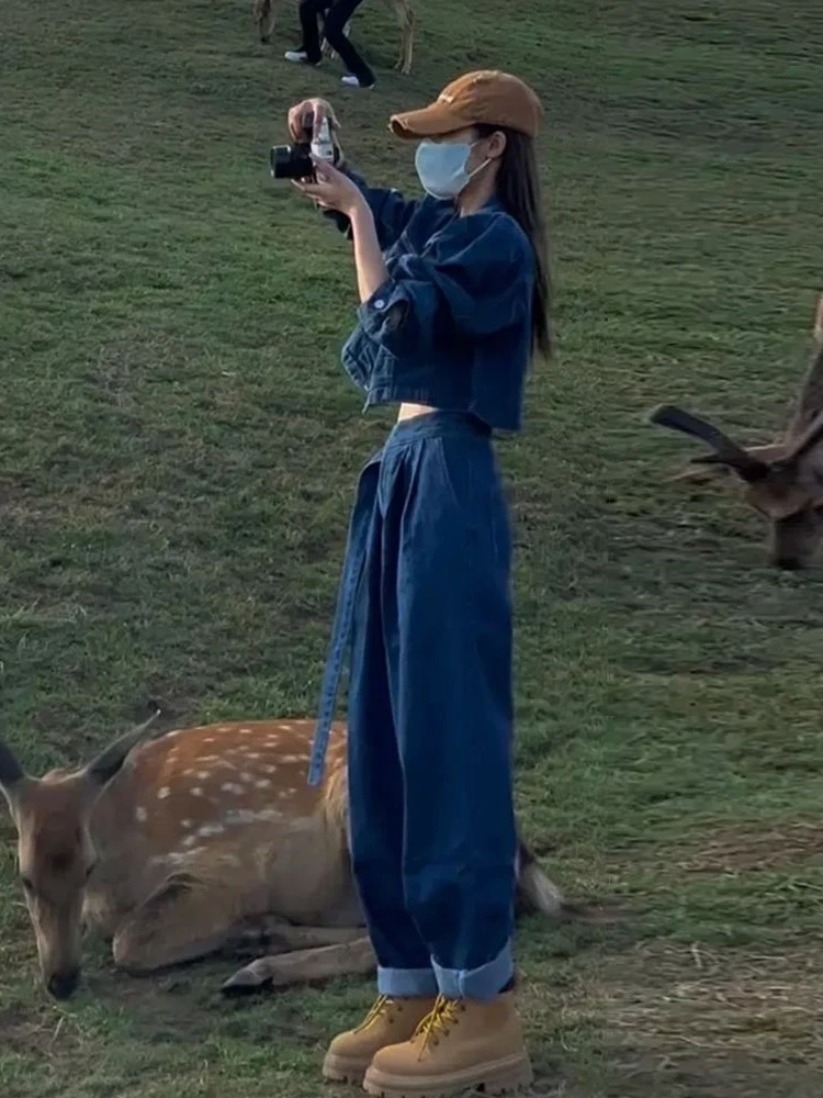 

Женский джинсовый комплект из двух предметов, элегантный комплект из двух предметов с коротким пальто и брюками, осень 2023