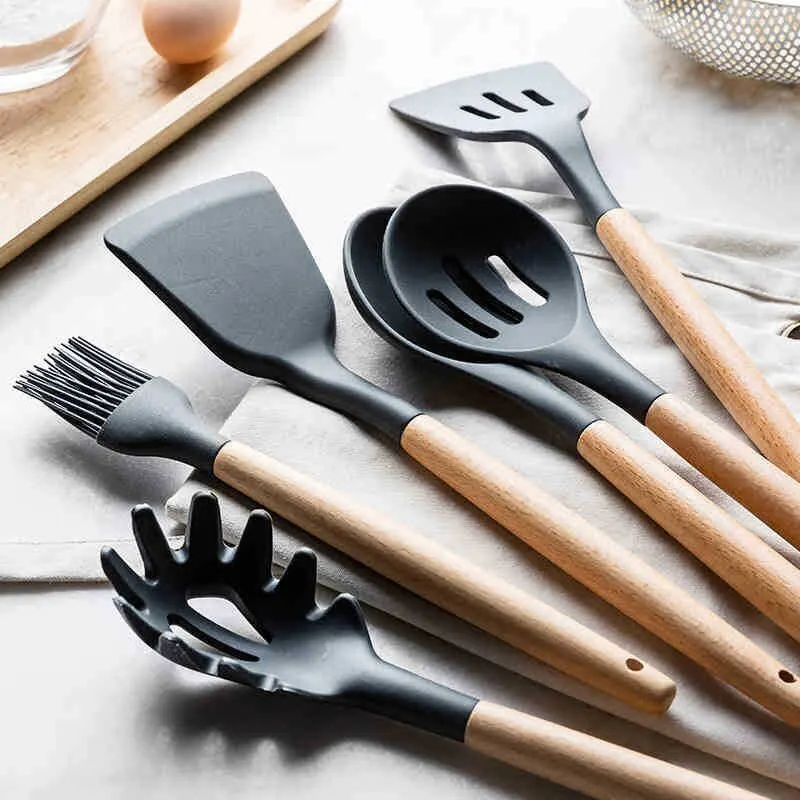 12Pcs/Set Wooden Handle Silicone Kitchen Utensils With Storage Bucket High  Temperature Resistant And Non Stick Pot Spatula Spoon