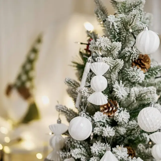 Christmas Ball Ornaments Shatterproof Plastic Tree Ornaments 24 PCS Shaped Styles Xmas Tree Holiday Decor,White 4