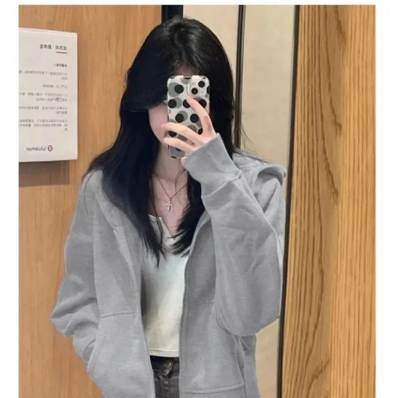 1.5 Gray is beautiful/not outdated/popular