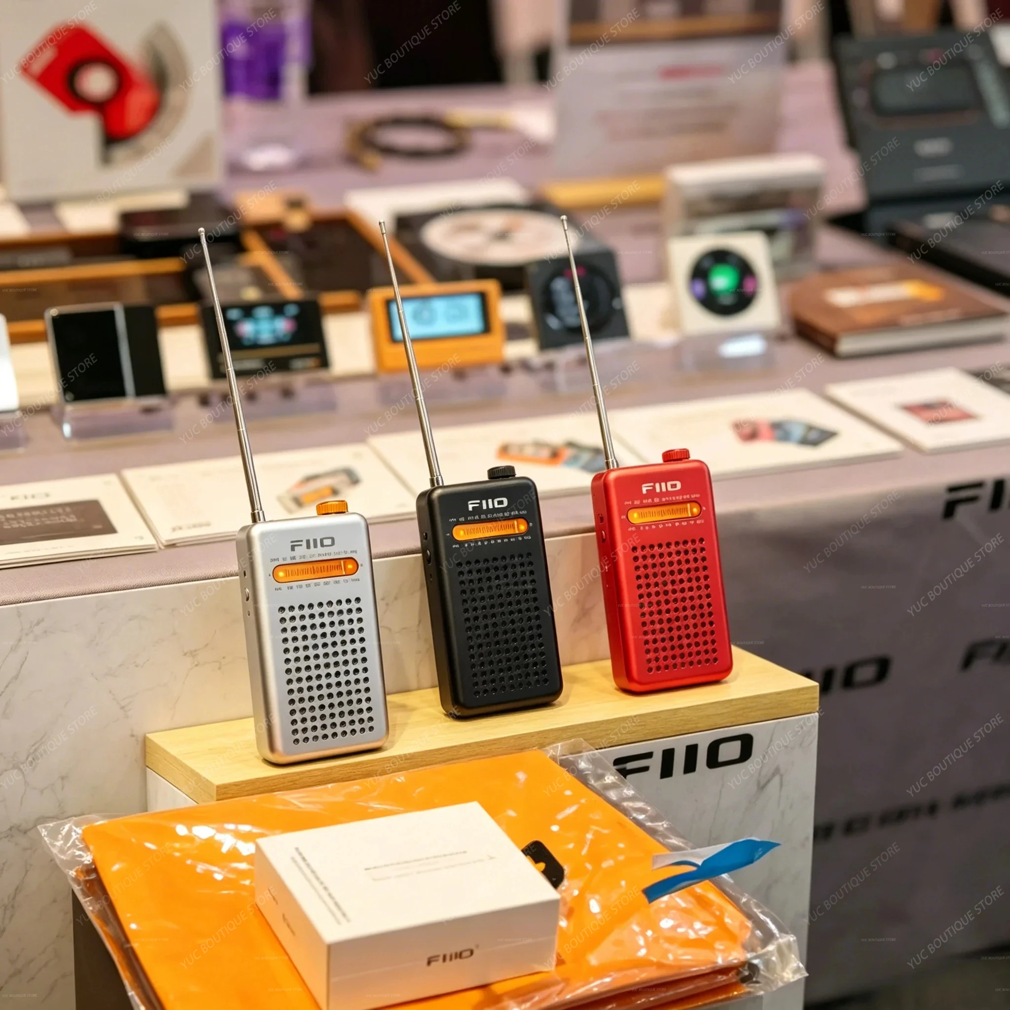 새로운 FiiO RR13 충전식 레트로 휴대용 라디오 FM 라디오 스피커 이어폰 듀얼 출력 매직 베이스 탈착식 안테나
