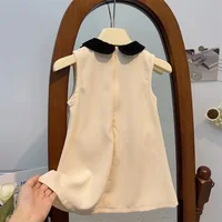 Weißes Mädchen Kleid mit Schwarzem Kragen – Bild 2