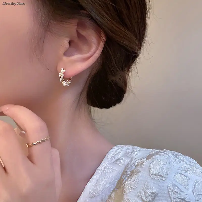 Korean New Simple Temperament Circle Pearl Earrings Fashion Small Versatile Earrings Women's Jewelry