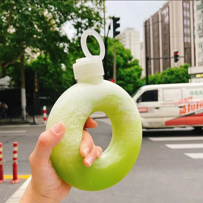 

1pc Creative Donut Sport Water Bottle Fashion Portable Travel Kettle with Strap High Temperature Resistant Annular Tea Cup 500ml