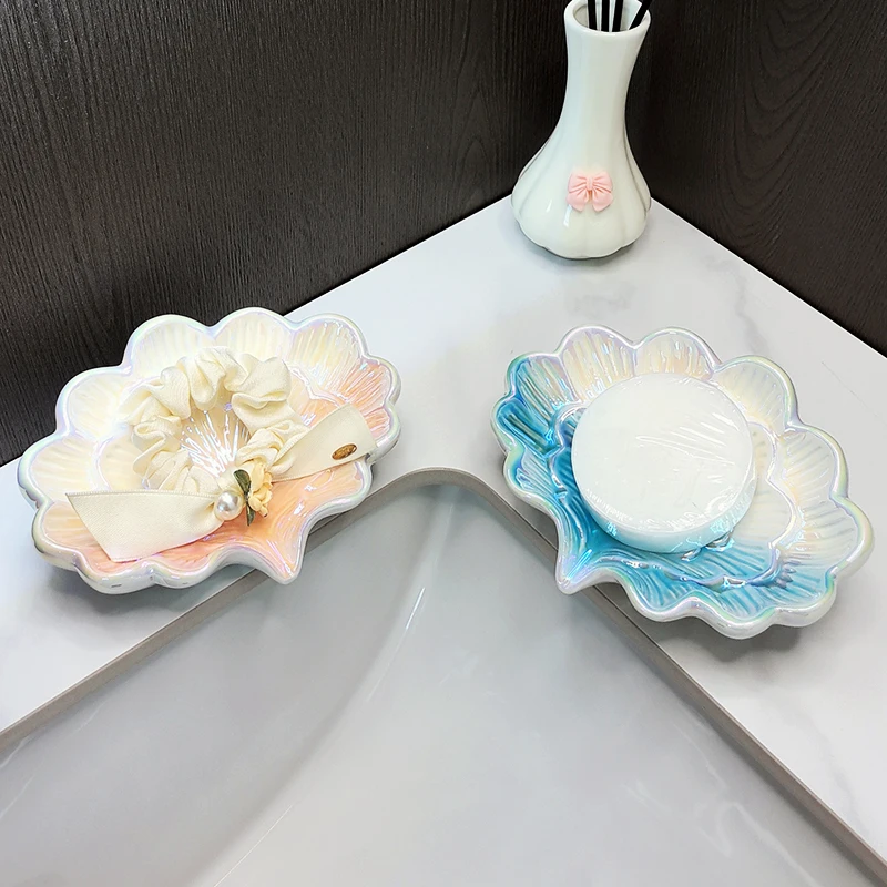 Creative Ceramic Draining Soap Box, Light luxury Leaf Shaped Soap Dishes, Home Hotel Bathroom Kitchen Supplies Storage Rack, 1Pc