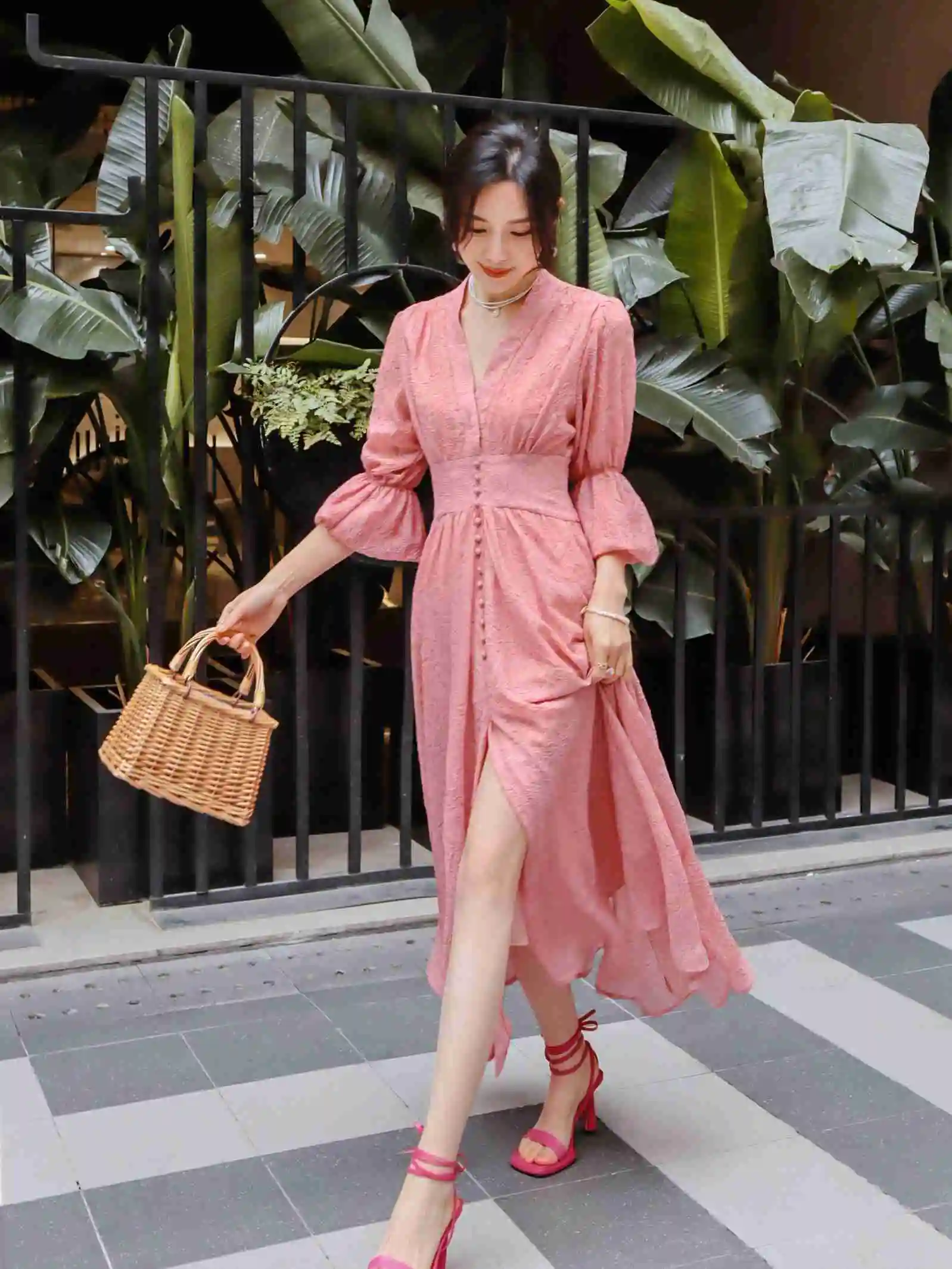 

French Elegant Rose Holiday Gentle Temperament Pink V-neck Bubble Sleeve Summer Long Chiffon Dress Women