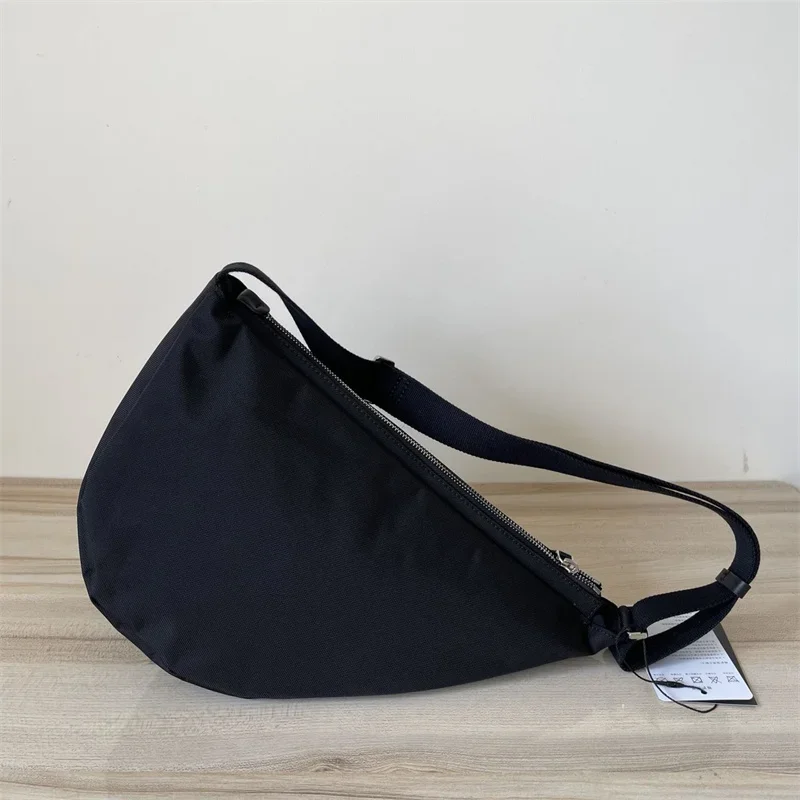 

Niche T Bag Fashion Casual Banana Bag Light Nylon Bag High Quality Half Moon Underarm Bag Curved Female Messenger Bag