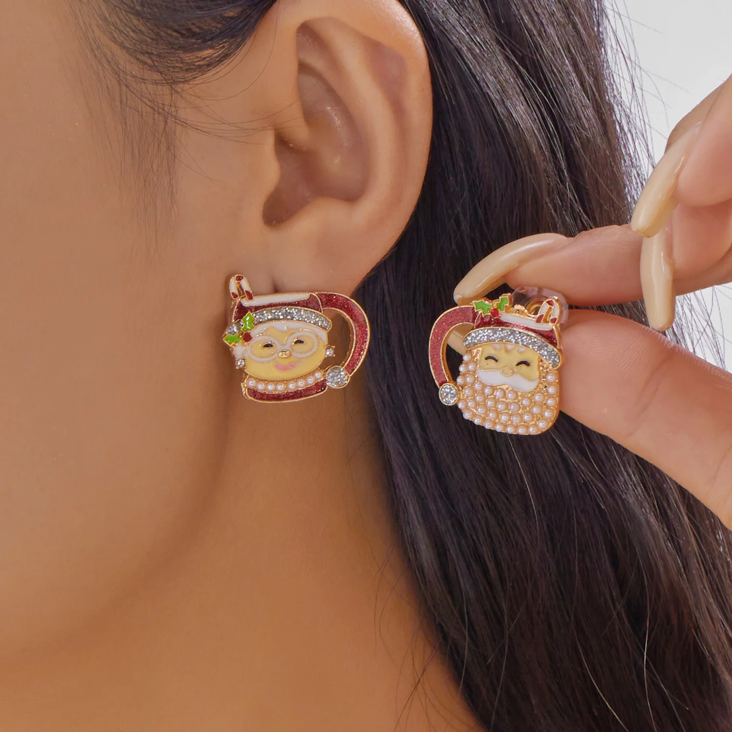 Kreative Weihnachts-Ohrstecker für Frauen mit Opa und Oma Motiv, Imitationsperlen Schneemann Weihnachtsmann Ohrringe, Neujahrs-Schmuck – Detail 3