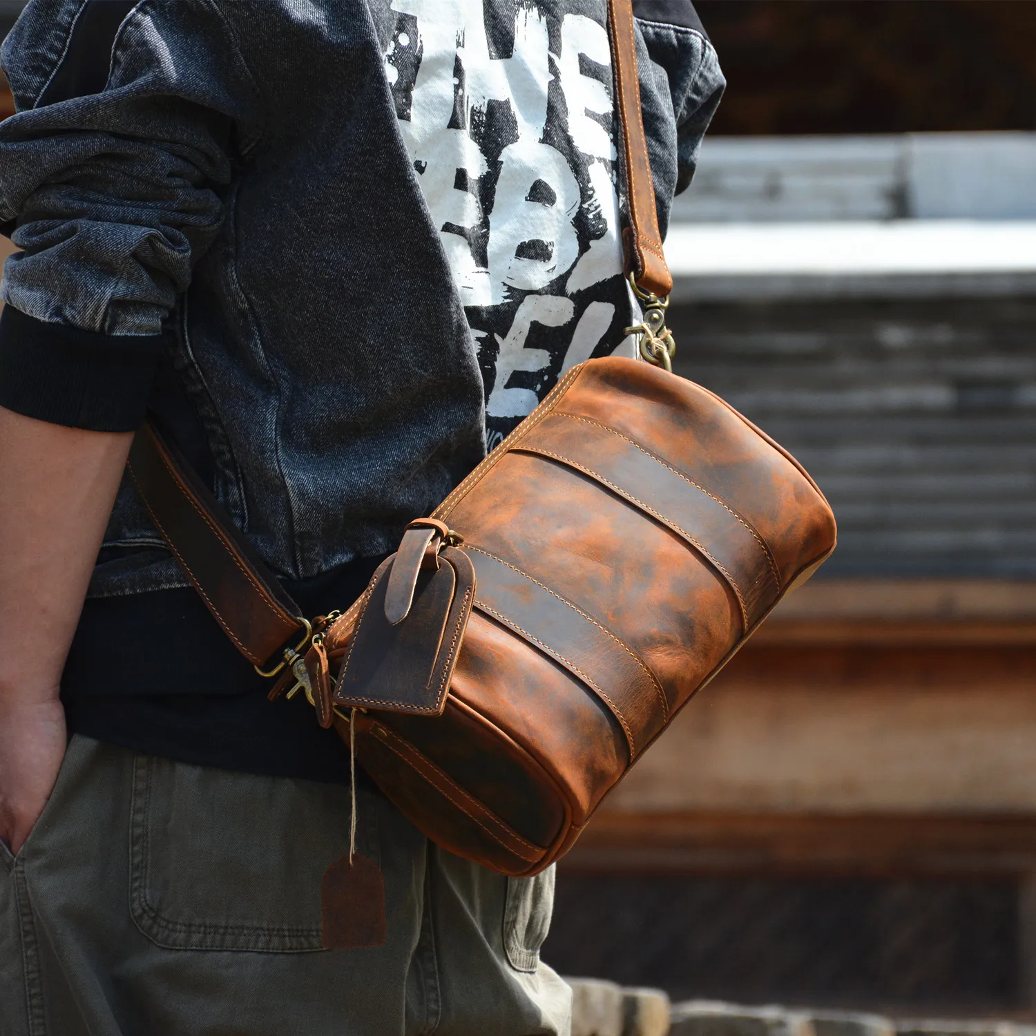 PNDME Outdoor-Umhängetasche für Herren, schlicht, luxuriös, hochwertig, aus echtem Leder, für Wochenendreisen, Vintage-Umhängetasche aus Rindsleder – Detail 3