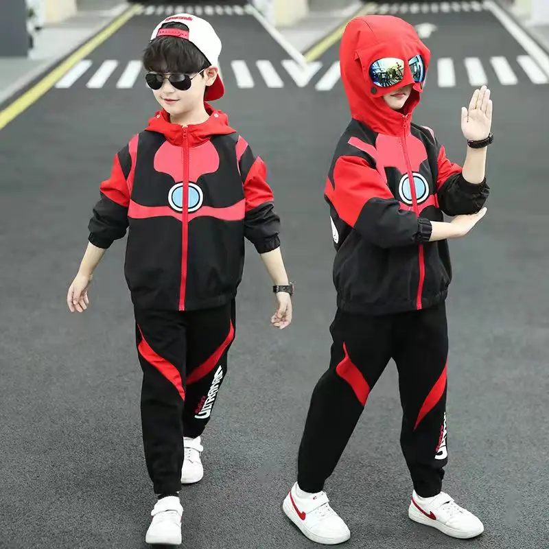 Fato de super-herói. Tamanho: 104-110cm (4-5 anos)