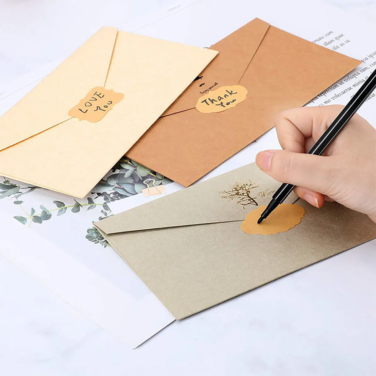 Label stickers 300pcs/roll Kraft Paper Stickers Blank Labels Handmade Gifts Tags Decoration Paper Spice Jar Label DIY Envelope Sealing Sticker