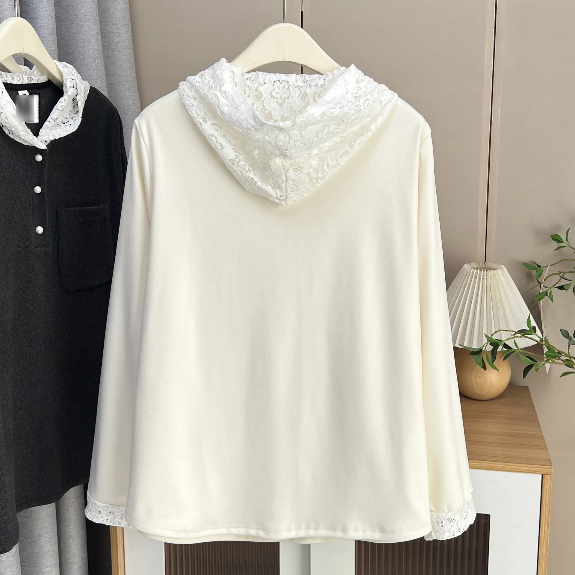 XXXXL Fashion Plus Size Women's T-Shirt 2025 New autumn/winter Stylish Lace Hooded De Velvet Warm Base Inner Top 1057