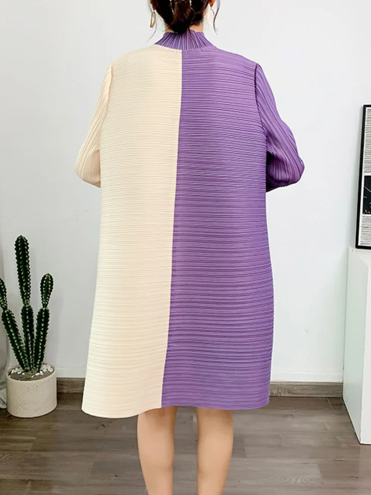 LANMREM Contrast Color Pleated Belt Dress Stand Collar Long Sleeves Single Breasted Loose Dresses Female Clothing 2024 2YA704