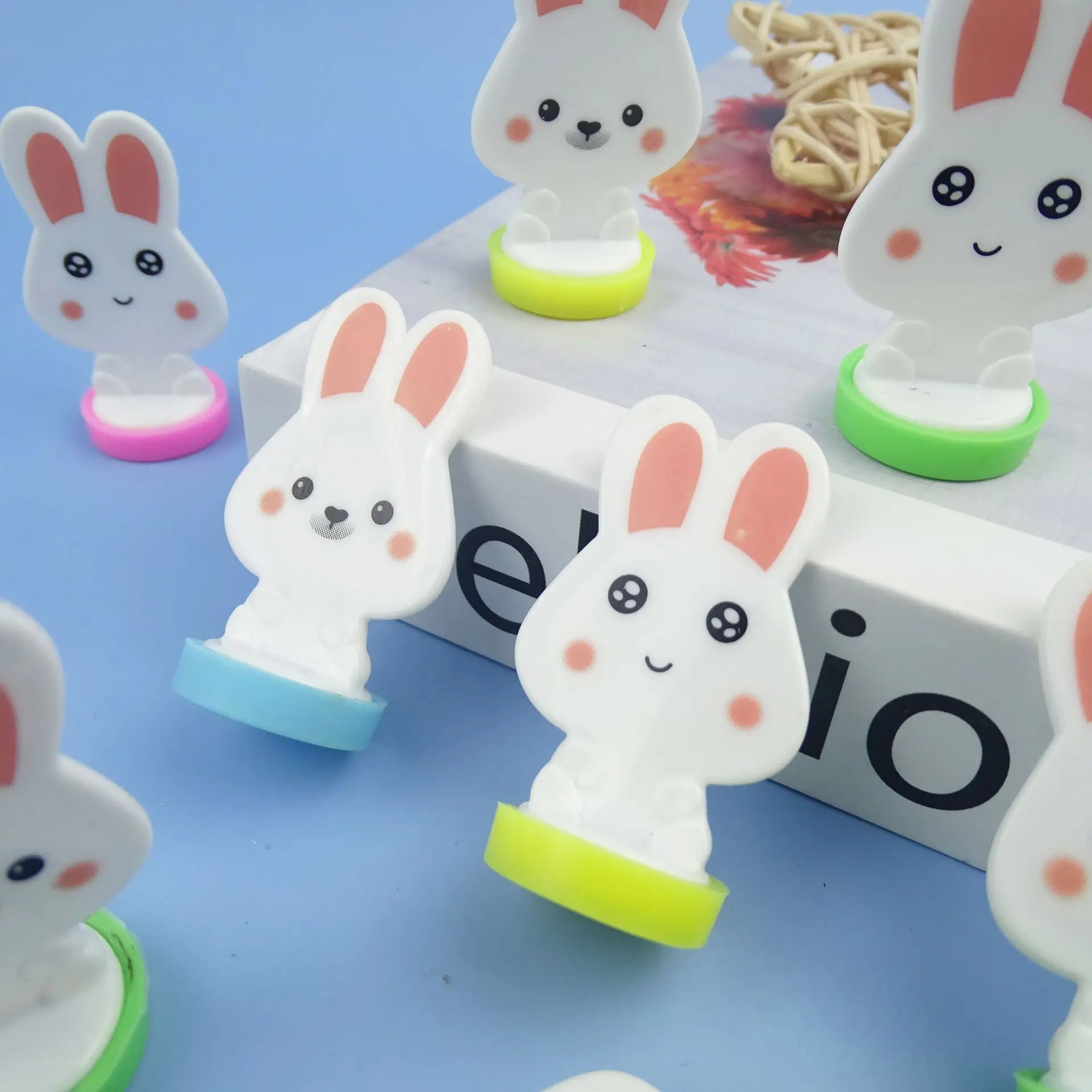 20Pcs Kids Cartoon Animal Bunny Stamp Small Toys Kindergarten Small Gifts Twisted Egg Toys Student Painting Supplies