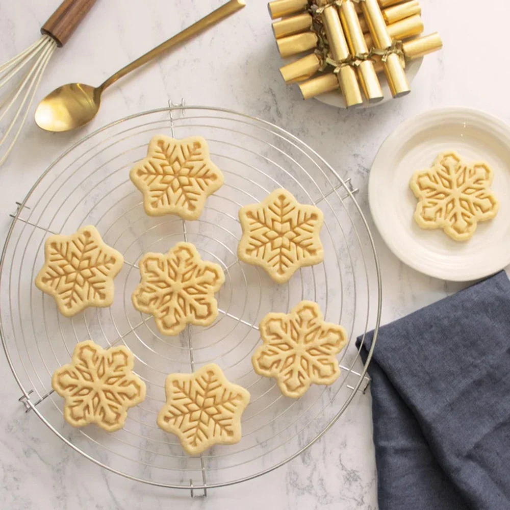 Cookie Cutter Cookie Mould Cookie Printing Mold Baking Mold Christmas Gingerbread Cookie Cutters Snowflake Santa Plastic Cookie Mold Biscuit Stamp Christmas Kitchen DIY Baking Supplies