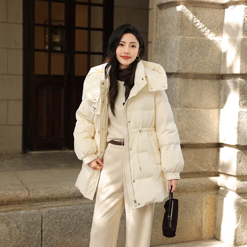 Рисунок 2 - Женский короткий пуховик средней длины