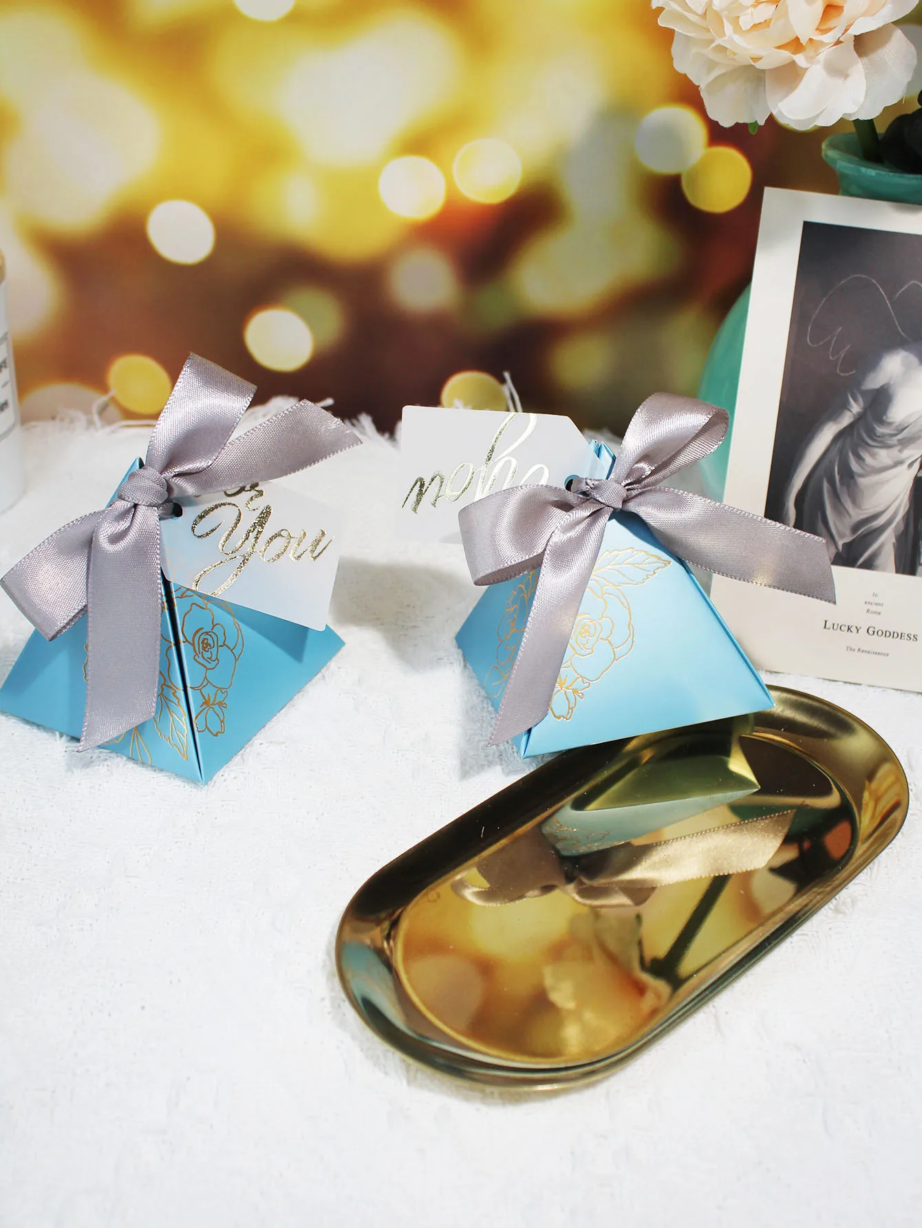 Dreieckige Schachtel mit exquisiten, heißgeprägten Bändern, geeignet für Hochzeiten, Partys und als Bonbonschachtel, ist eine gute Wahl. – Detail 2