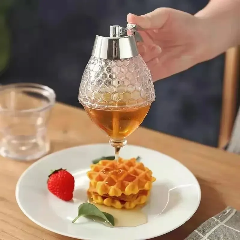 4pcs Juice Syrup Cup Bee Drip Dispenser Kettle Kitchen Accessories Honey Jar Container Storage Pot Stand Holder Squeeze Bottle