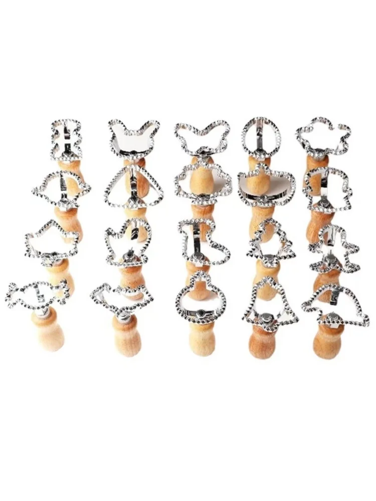 Description Picture 5 of item1pcs Baking Cookie Cutter Biscuit Maker Mold Pizza Cutting Wheel Tools MouldsAluminium Alloy Ravioli Pasta Tools Square Cutters