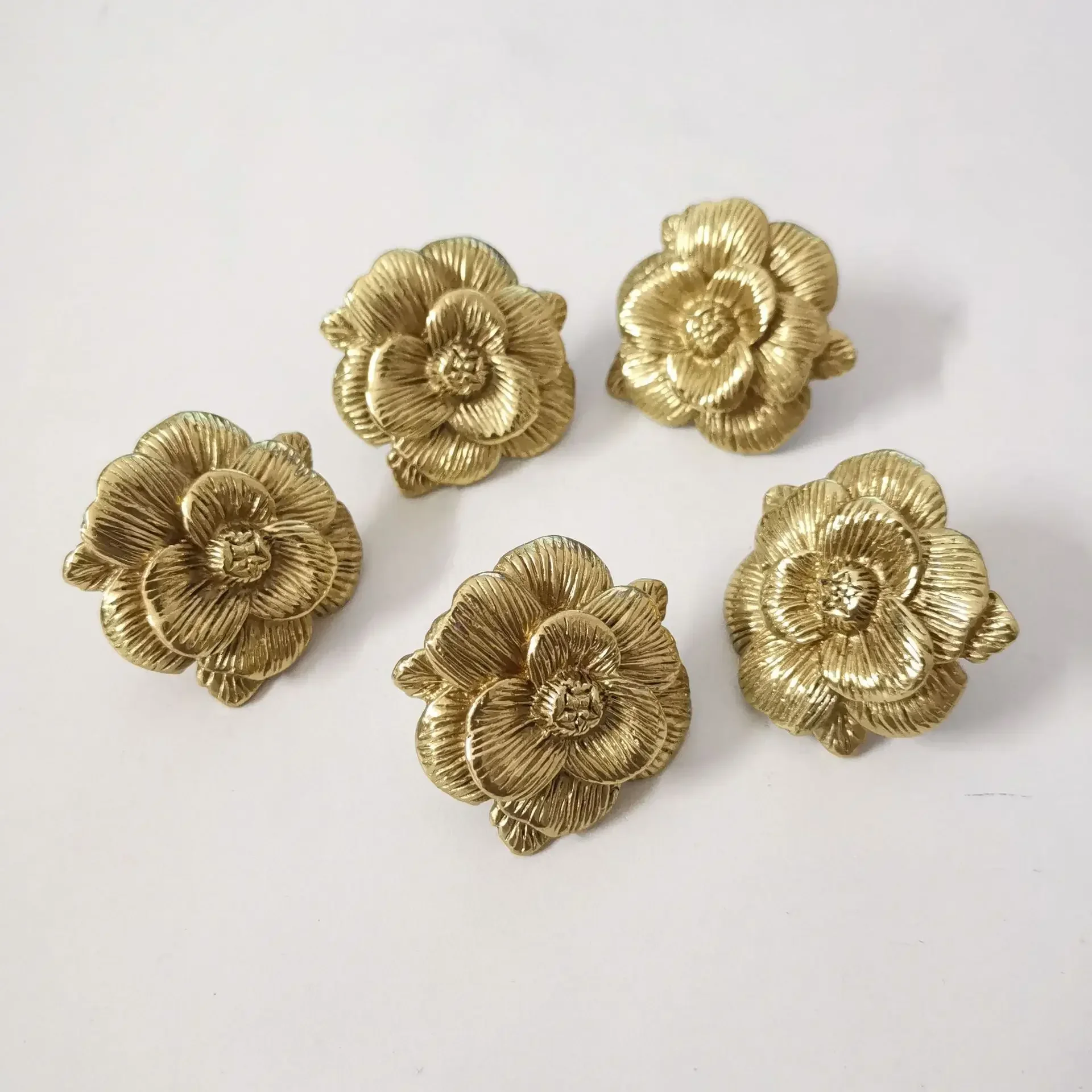 Description Picture 5 of itemRetro Brass Rose Flower Drawer Cabinet Door Handle Wardrobe Tea Caddy Jewelry Box Knob Decor Pulls Furniture Handle Hardware