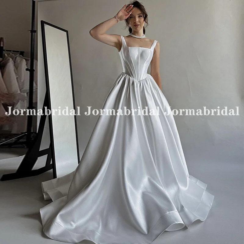 Атласное свадебное платье-трапеция