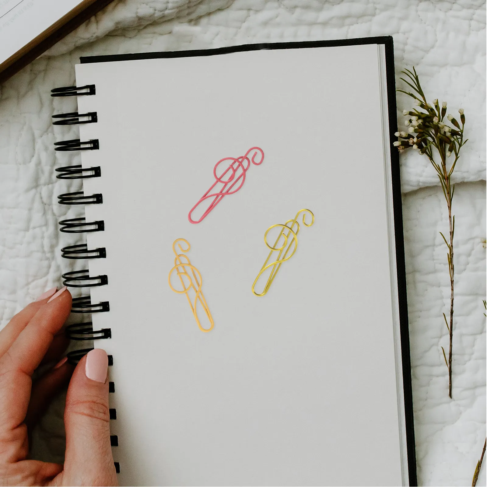 200Pcs 음악 노트 종이 클립 교사 학생을위한 다채로운 금속 클립 사무실 책상 북마크 문서 홀더