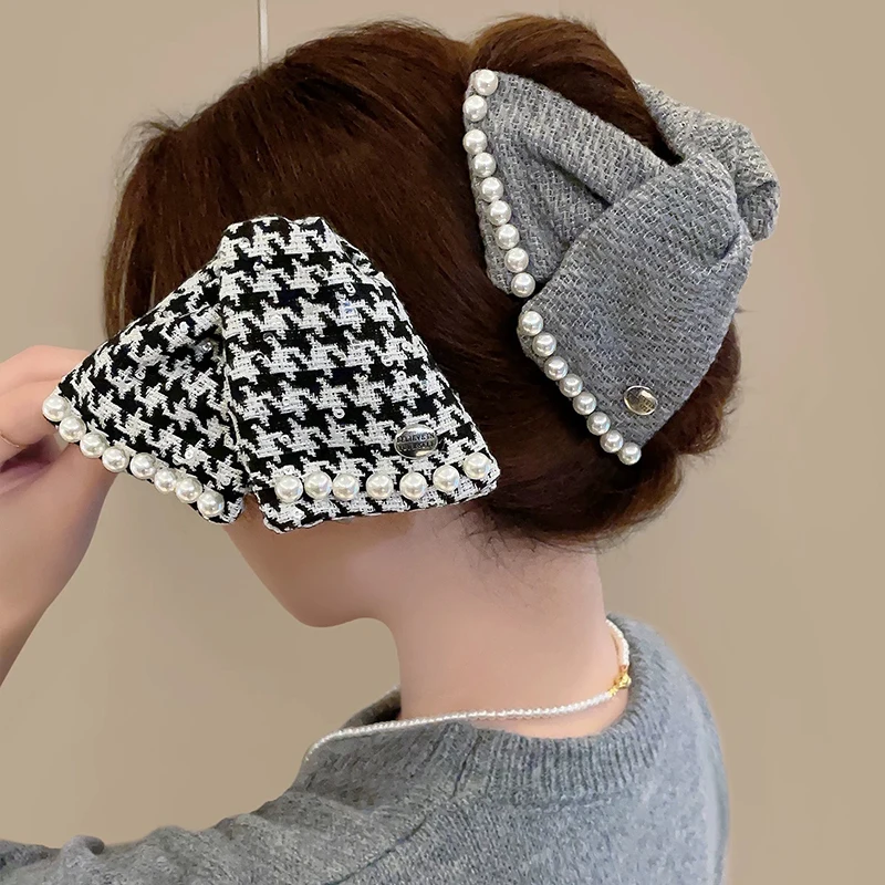 1 Stück Acryl-Haarklammer mit Hahnentrittmuster und Perlen im koreanischen Stil, Herbst/Winter-Haarknoten-Haifischklammer für den Hinterkopf, Designer-Haarspange – Detail 4