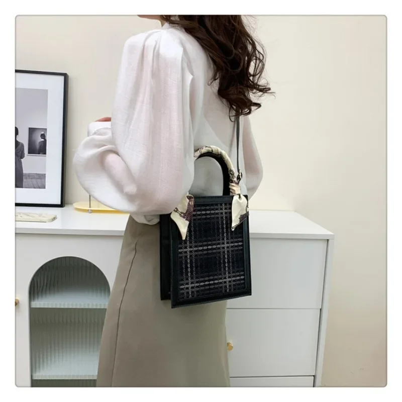 Woolen Handheld Small Square Crossbody Bag New Checkered Fashion Commuter Crowd Crossbody Bag Small Fragrant Simple Shoulder Bag