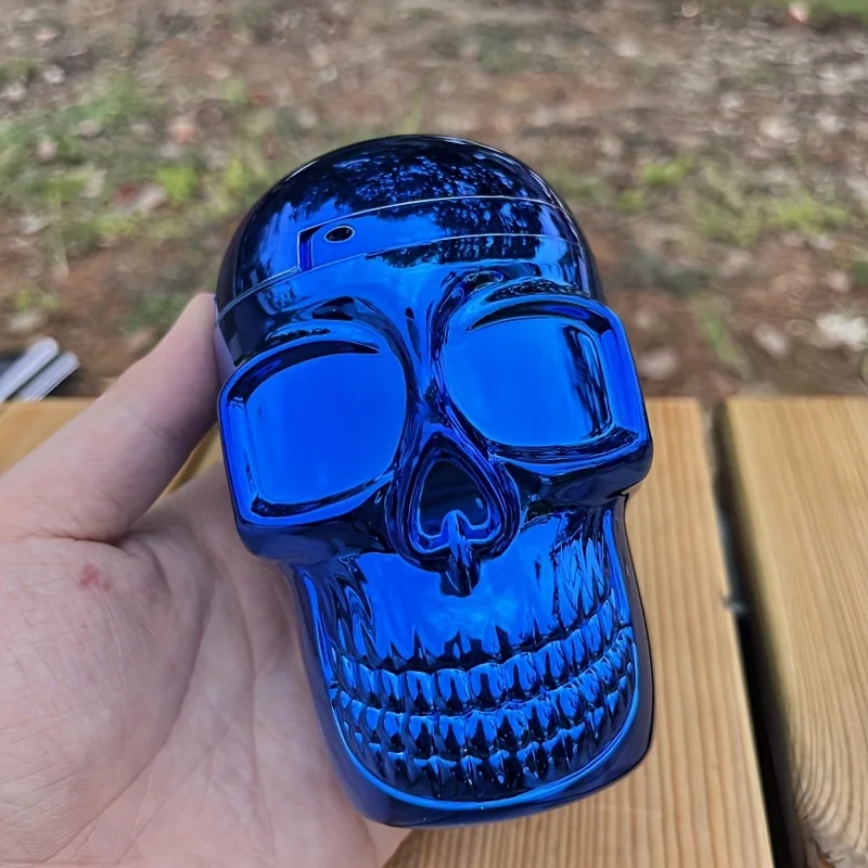1Pc Creative Car Printed Ashtray with LED Lights Skull Smoking Tray Automatically When Open