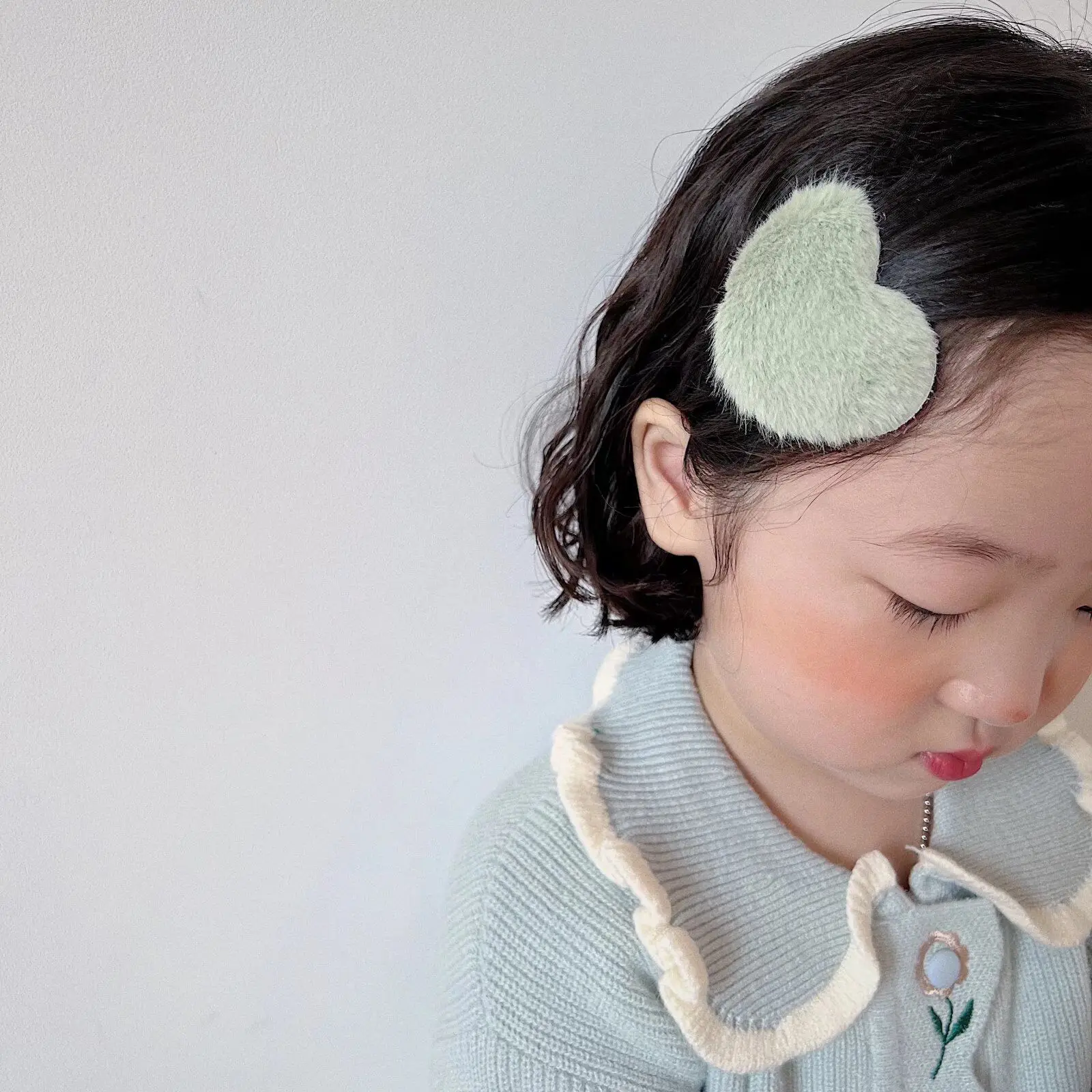 Girls Plush Hair Clips 8Pcs Side Clips Colorful Plush Love Heart Shaped Bangs Hairpins Kids Hair Accessories
