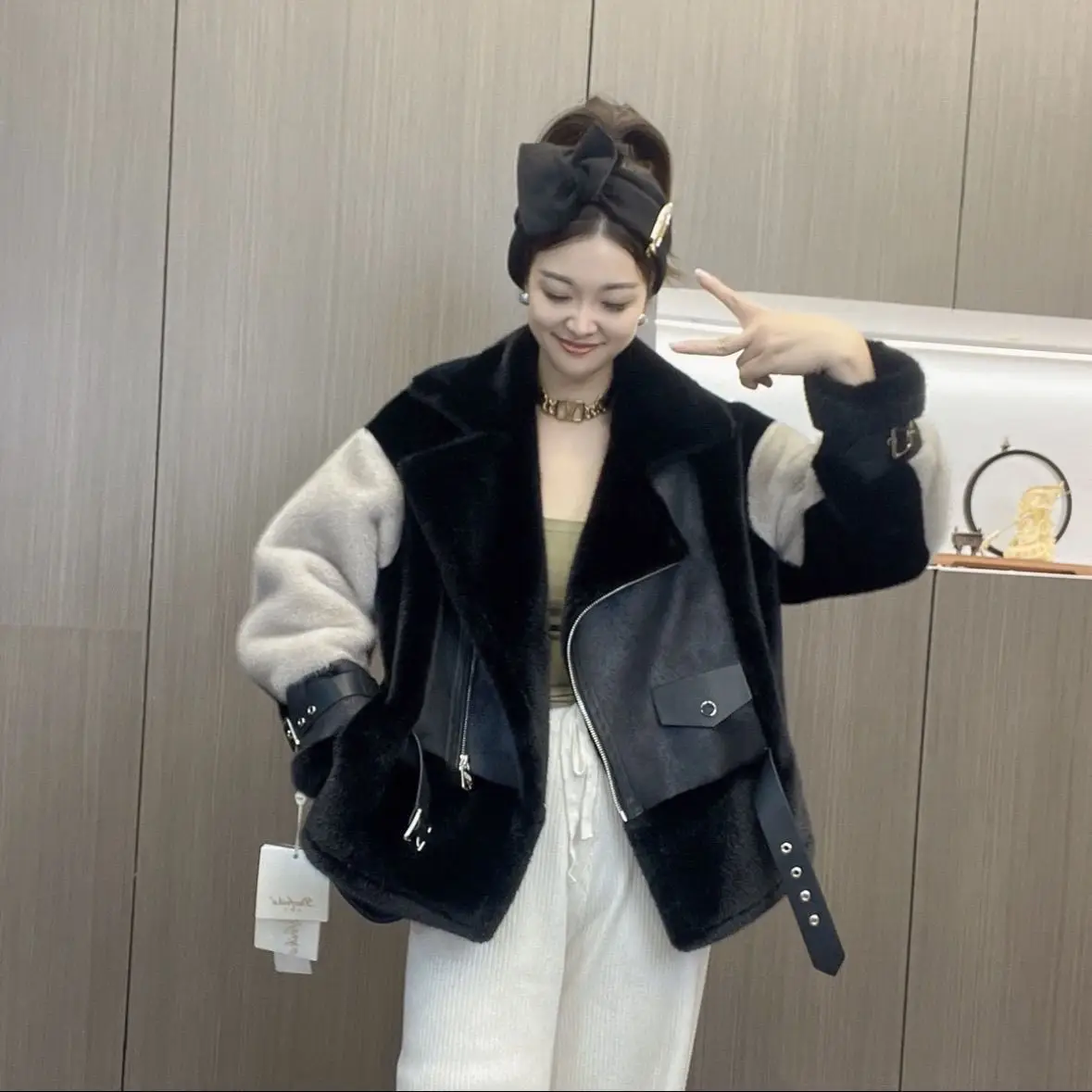 New Autumn Winter Fur One Motorcycle Short Jacket Outwear Women's Stitching Contrast Color European Mink Fleece Motorcycle Coat