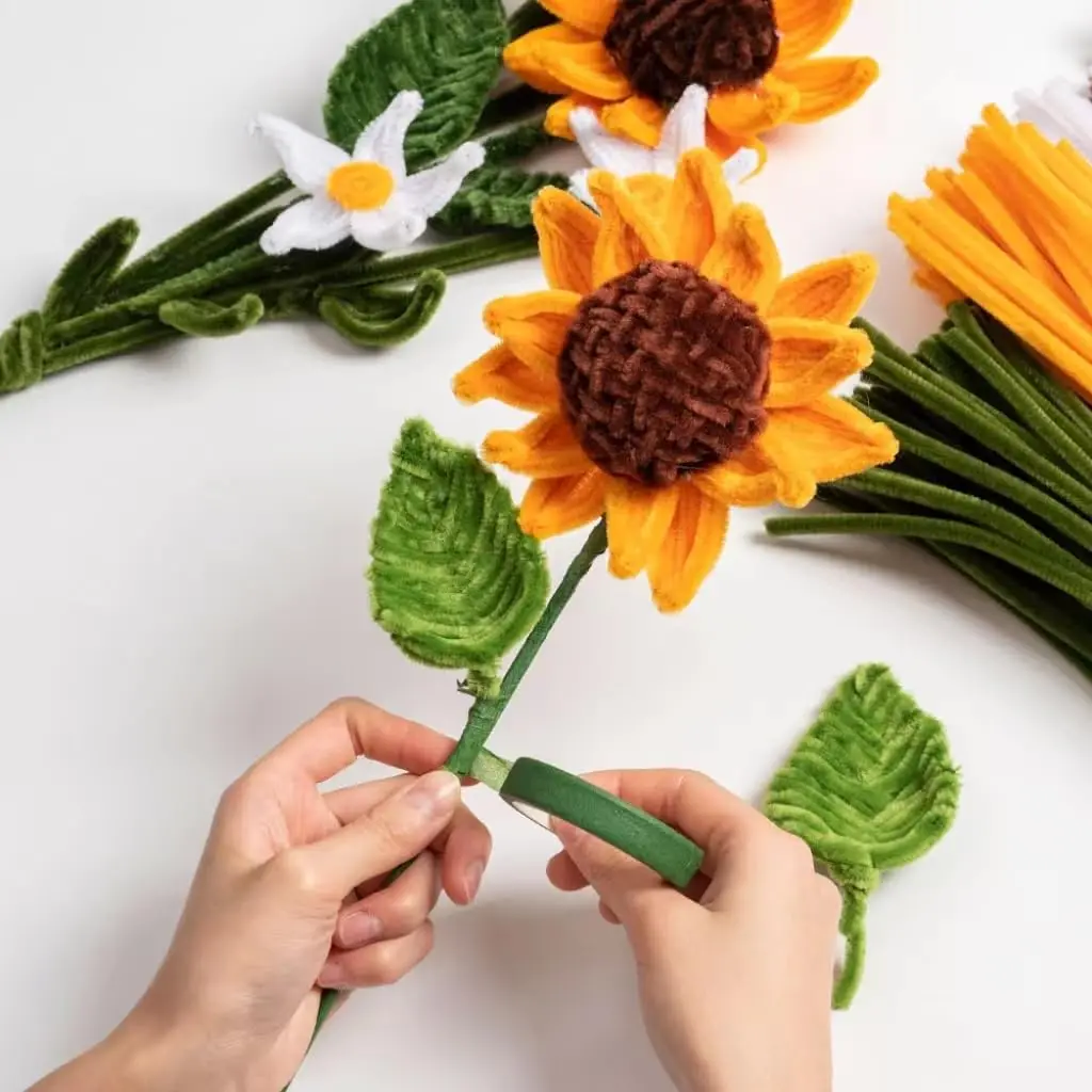 Sunflower Pipe Cleaner Kit with 270 Pcs Pipe Cleaners Colourful, Floral Wire, Floral Tape, Glue Sticks,Wrapping Paper and Ribbon