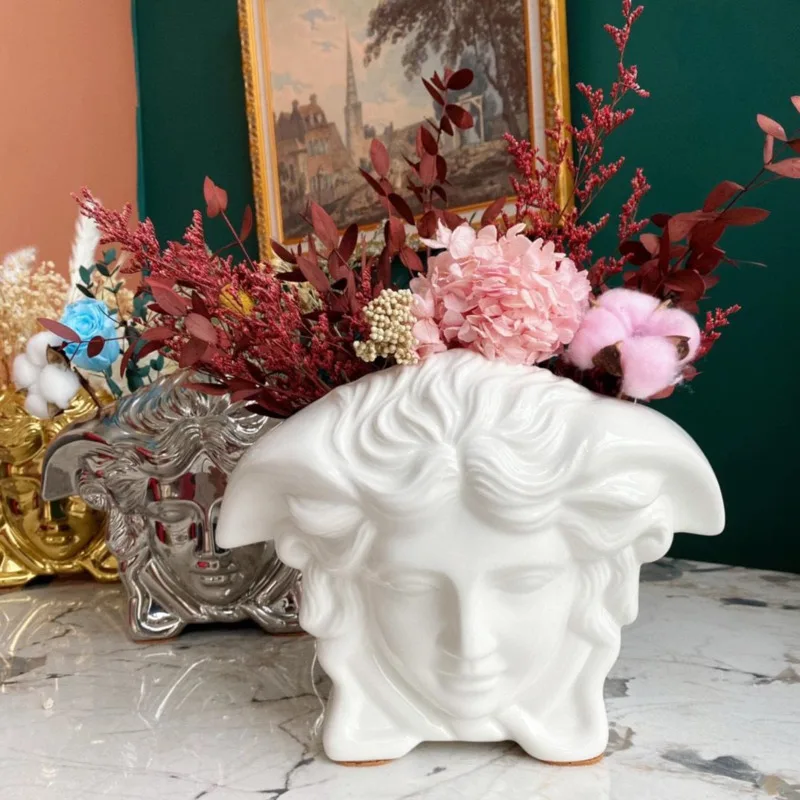 

Nordic Human Face Sculpture Resin Tabletop Vase Medusa Flower Vase Gorgon Luxury Dried Flower Arrangement Home Modern Art Decor