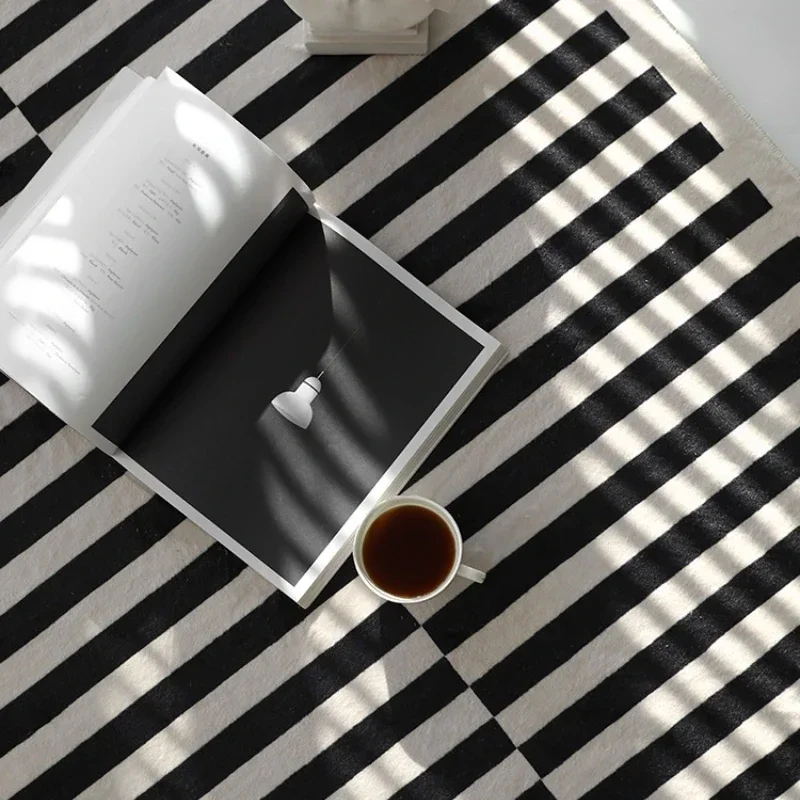 Living Room Carpet Classic Retro Black White Striped Thickened Soft Plaid Bedroom Rug Dirty-resistant Easy-care