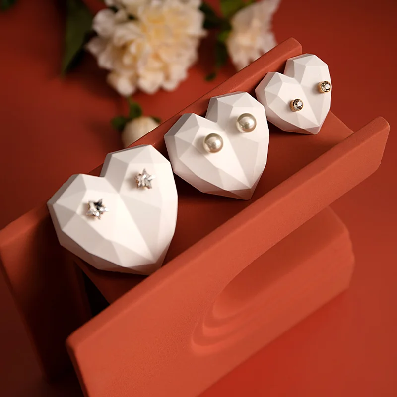

Jewelry Display Props Love Shape Jewelry Holder Studs Earrings Ornaments Shelf Creative Ornaments Photo Shoot Props