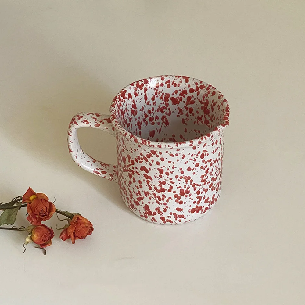 كوب قهوة الإفطار على الطراز الكلاسيكي