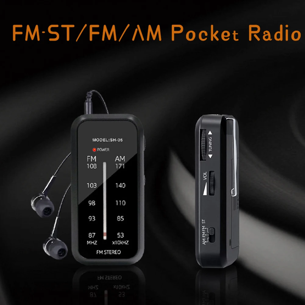 미니 AM FM 스테레오 라디오에는 헤드폰이 포함되어 있습니다. 백 클립이 있는 휴대용 음악 플레이어, 배터리로 작동되는 핸드 라디오, 조깅 캠핑용