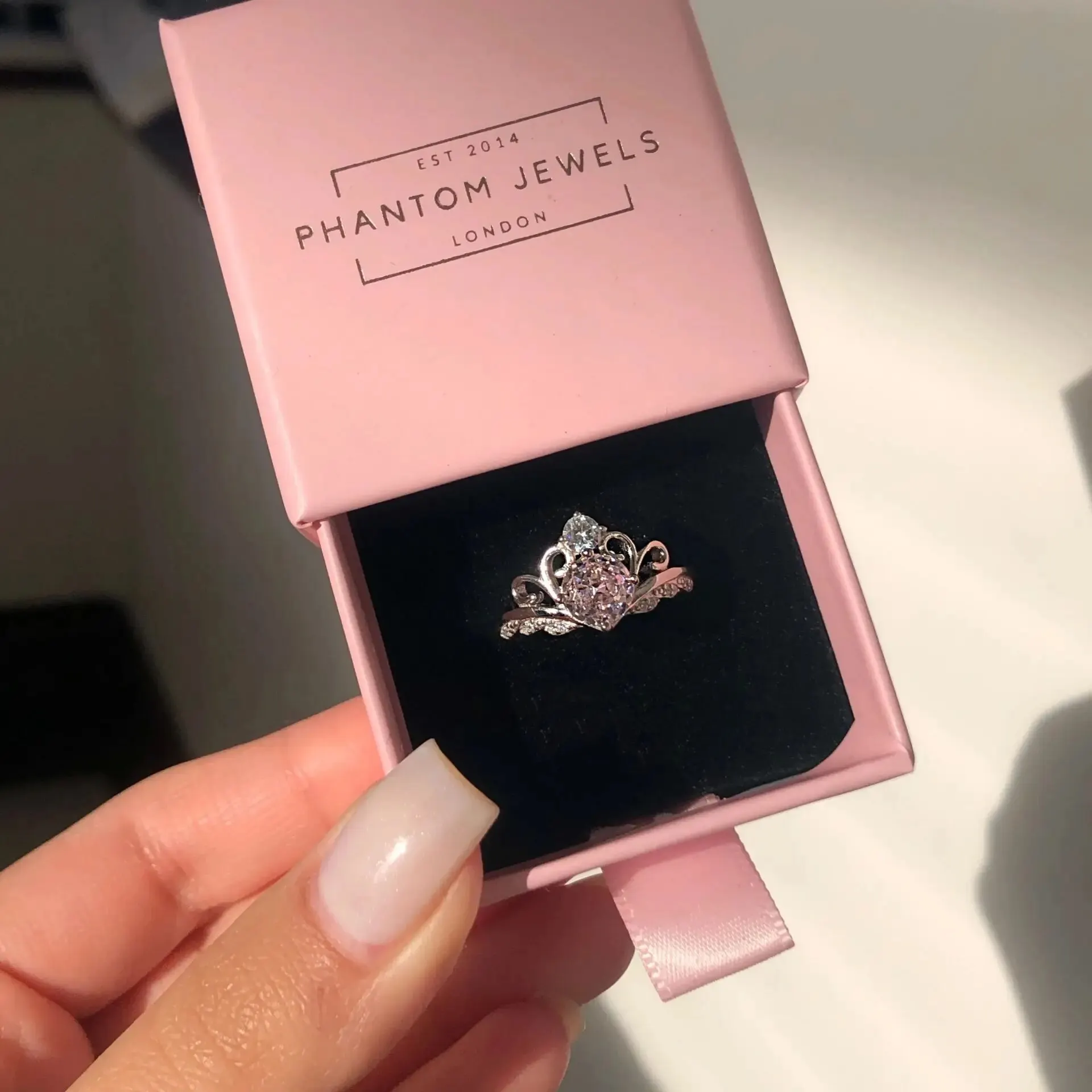 2024 New Arrival Trendy Designer Pink Crown Fashion Ring for Women Party Valentine's Day Gift Jewelry R8178