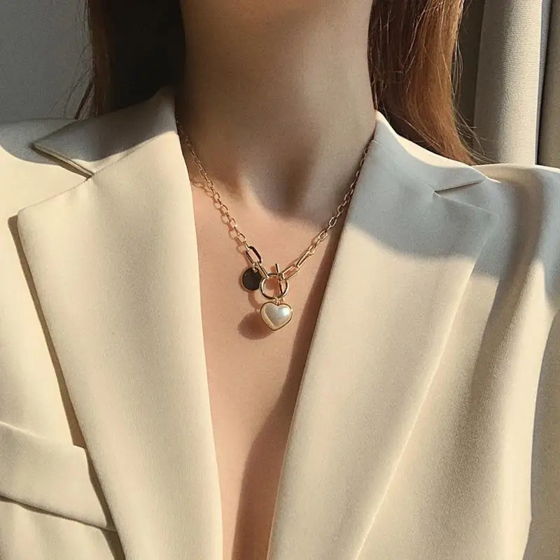 

Love Chain Necklace Collarbone Luxury Sweater Niche Style Pearl Cold Design Chain Long Female Light