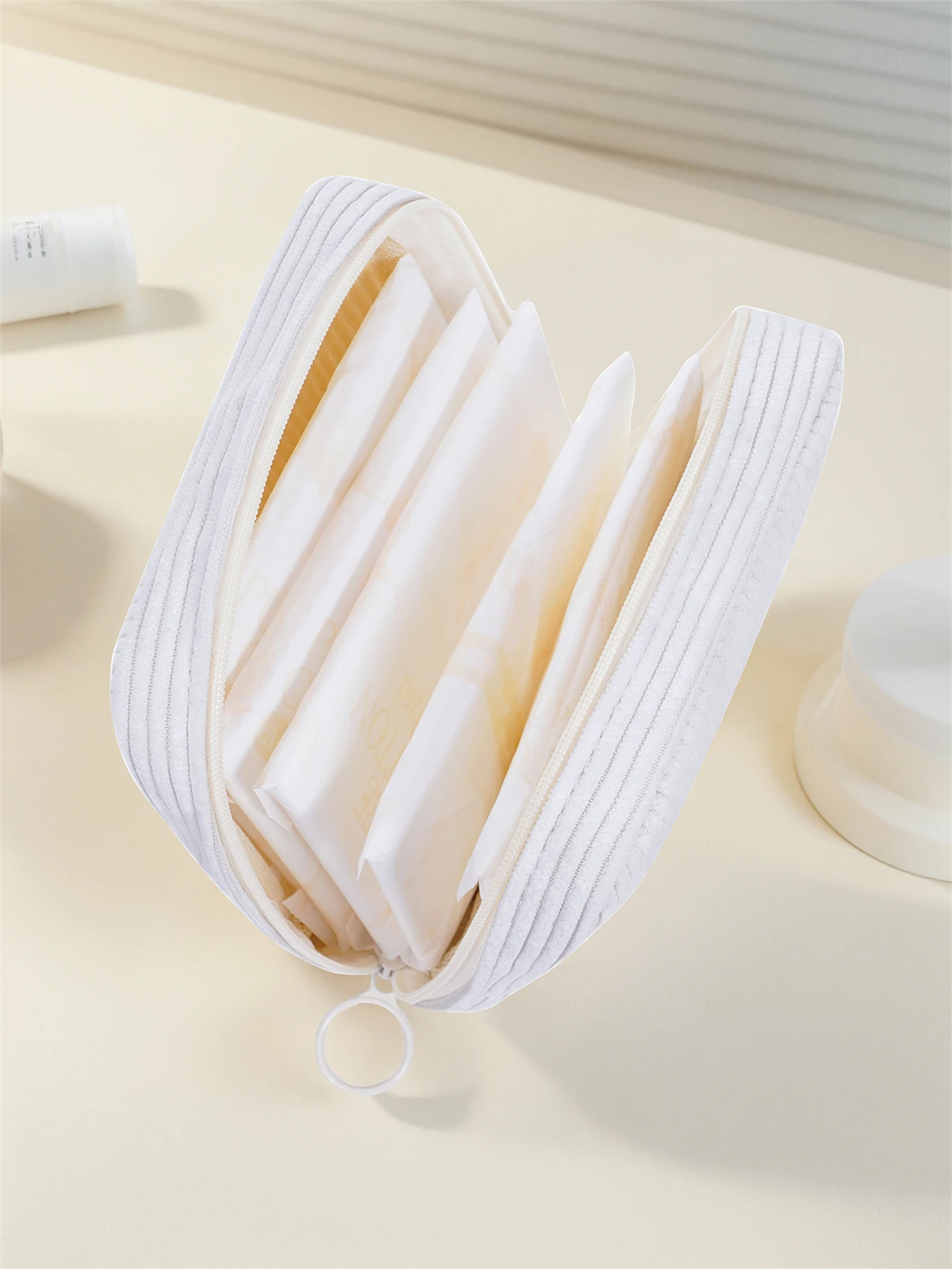 Mermaid pattern printed sanitary napkin storage bag, women's lightweight tissue bag, sanitary tissue bag